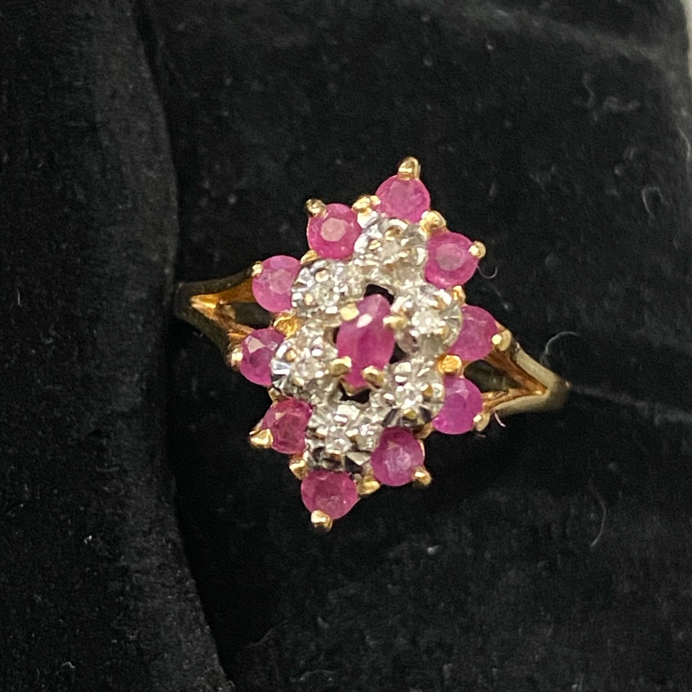 Elegant Rubies and Diamonds 14k Gold  Ring